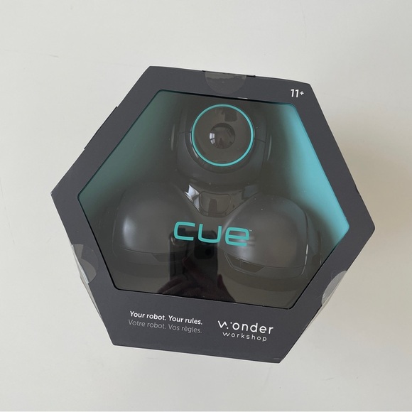 NEW Wonder Workshop Cue the CleverBot Coding Robot for Kids, Voice Activated - Picture 8 of 11